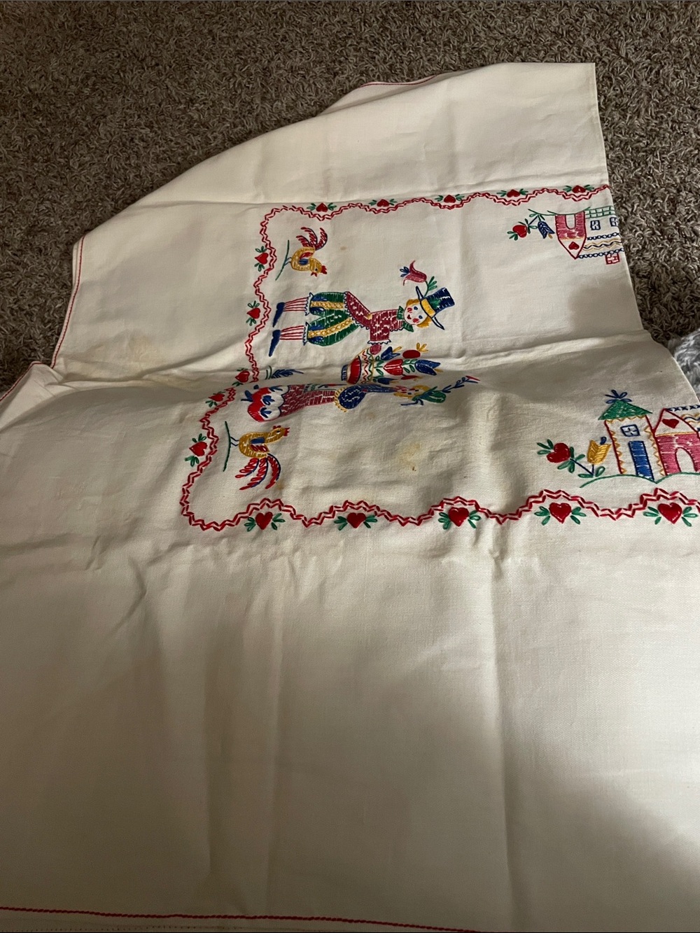 Embroidered Cream Folk-Style Tablecloth with Multicolor Motif